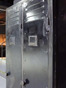 schrank aus metall industrial style kaufen alt