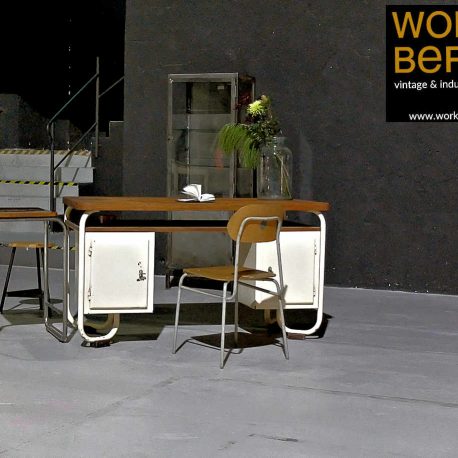 Industrial Möbel - Alter Arztschreibtisch