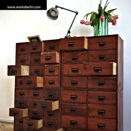 vintage holzschrank alt