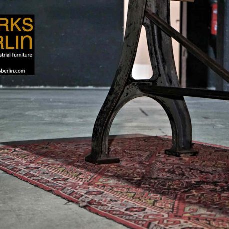 Fabriktisch aus Eiche auf Maschinenbeine