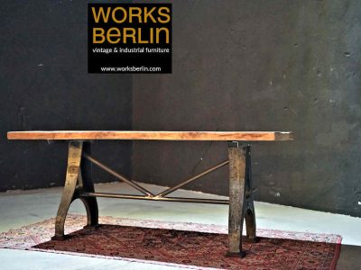 Kurzer Fabriktisch aus Eiche