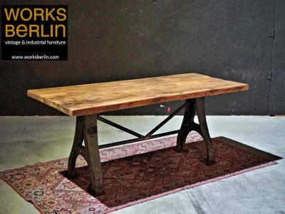 Massiver Fabriktisch