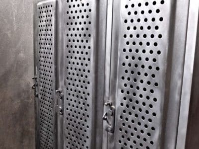 alter metallschrank alt vintage