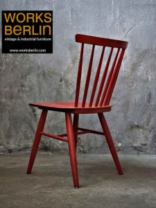 rote vintage stühle holz