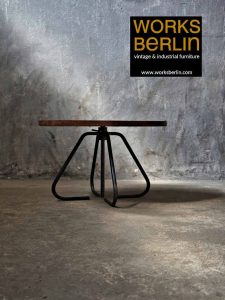 höhenverstellbarer industrial style tisch