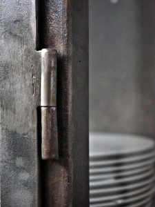 echte industriemöbel loftmöbel vintage möbel berlin und online: Arztvitrine alt