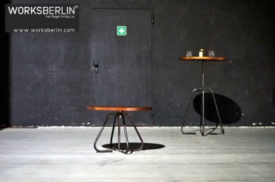 Höhenverstellbare Gastronomie-Tische: hinten 74cm-110cm, vorne: 42 cm - 74 cm