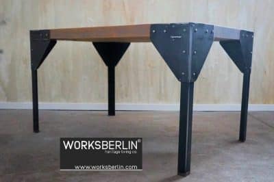 industrieller esstisch aus metall und holz