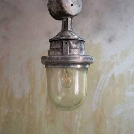 Massive Bunkerlampe vintage Berlin kaufen