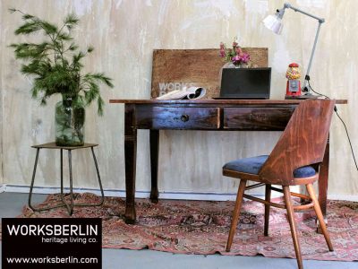 Schreibtisch alt aus Holz mit Bierlasur
