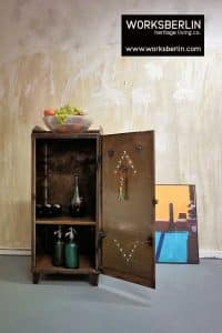 industrieller barschrank aus metall vintage kaufen
