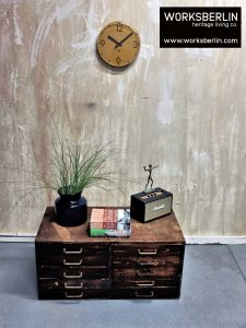 vintage holzschrank mit schubladen
