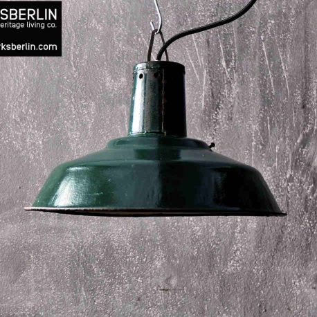 Grüne vintage Fabriklampe refurbished industrial lamps lighting for interior design