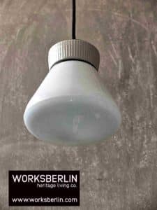Hängelampe mit Opalglas Jugendstil