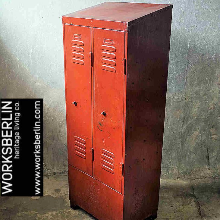 Vintage Möbel restauriert - Metallschränke, Vitrinen, Spinde, Regale