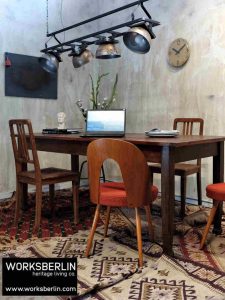 Vintage Tisch aus Holz mit Antonin Suman Stühlen