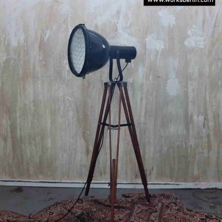 Vintage Fabriklampe auf Stativ
