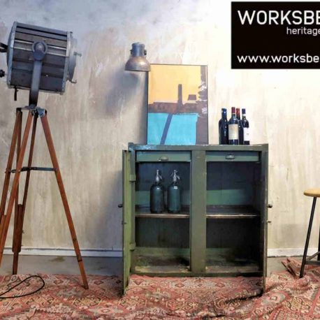 Loftmöbel metallschrank grüng vintage kommode