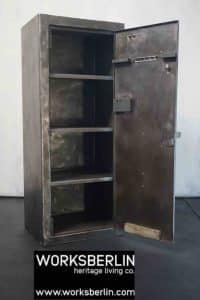 werkstattschrank aus Metall vintage