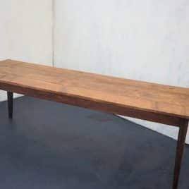 Dunkler vintage Tisch aus Brettern