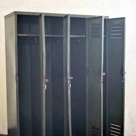 Loftmöbel - vintage Spind als besonderer Schrank