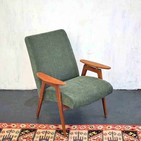 Restaurierte vintage Sessel Jaroslav Šmídek, 1960er - Onlineshop für Designermöbel