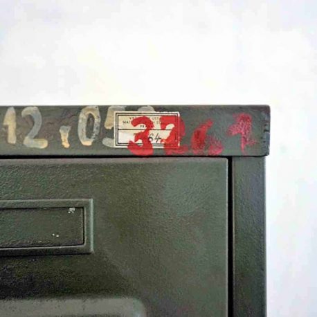 Vintage industrielle schränke als Aktenschränke