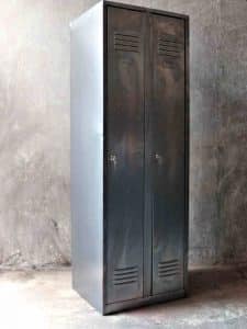Industrieller Spind Metallschrank vintage