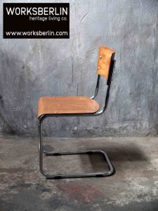 Seitenansicht vintage Freischwinger Kovon