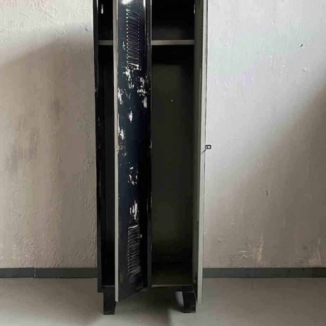 70er Jahre Metallschrank Spind zu kaufen