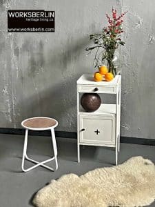 industrieschrank apothekerschrank arztschrank klein alt weiß industriemöbel