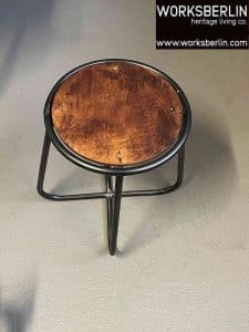Hocker aus Metall alt vintage Industriedesign Industriemöbel