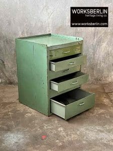 industrieller vintage schubladenschrank aus metall