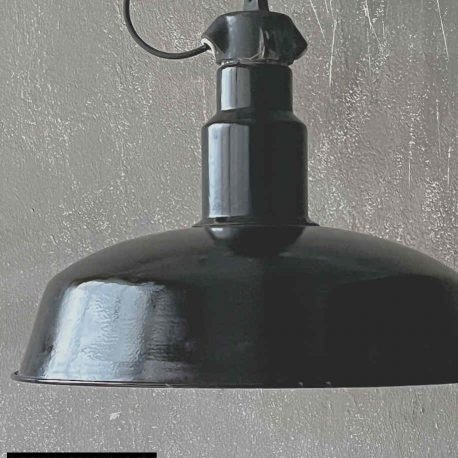 restaurierte vintage Fabriklampe aus der Tschechoslowakei