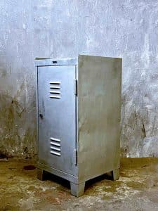 Vintage Werkstattschrank Turbon Berlin-Reinickendorf: Robuster und vielseitiger Stahlschrank aus den 50er Jahren. Perfekt für Zuhause oder den Betrieb.