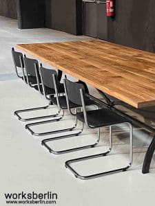 Industrielle Tische massiv aus Holz