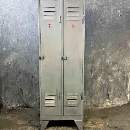 vintage Metallschrank Spind silber-grau mit Regalboden