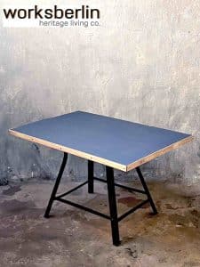 vintage fabriktisch mit linoleumtischplatte