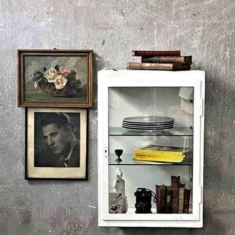hausapotheke schrank alt weiss vintage