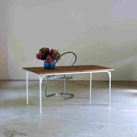 Industrial Bauhaus Tisch – Maßanfertigung in Design & Material