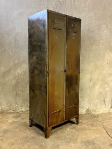 vintage industrieller metall spind mit schöner patina