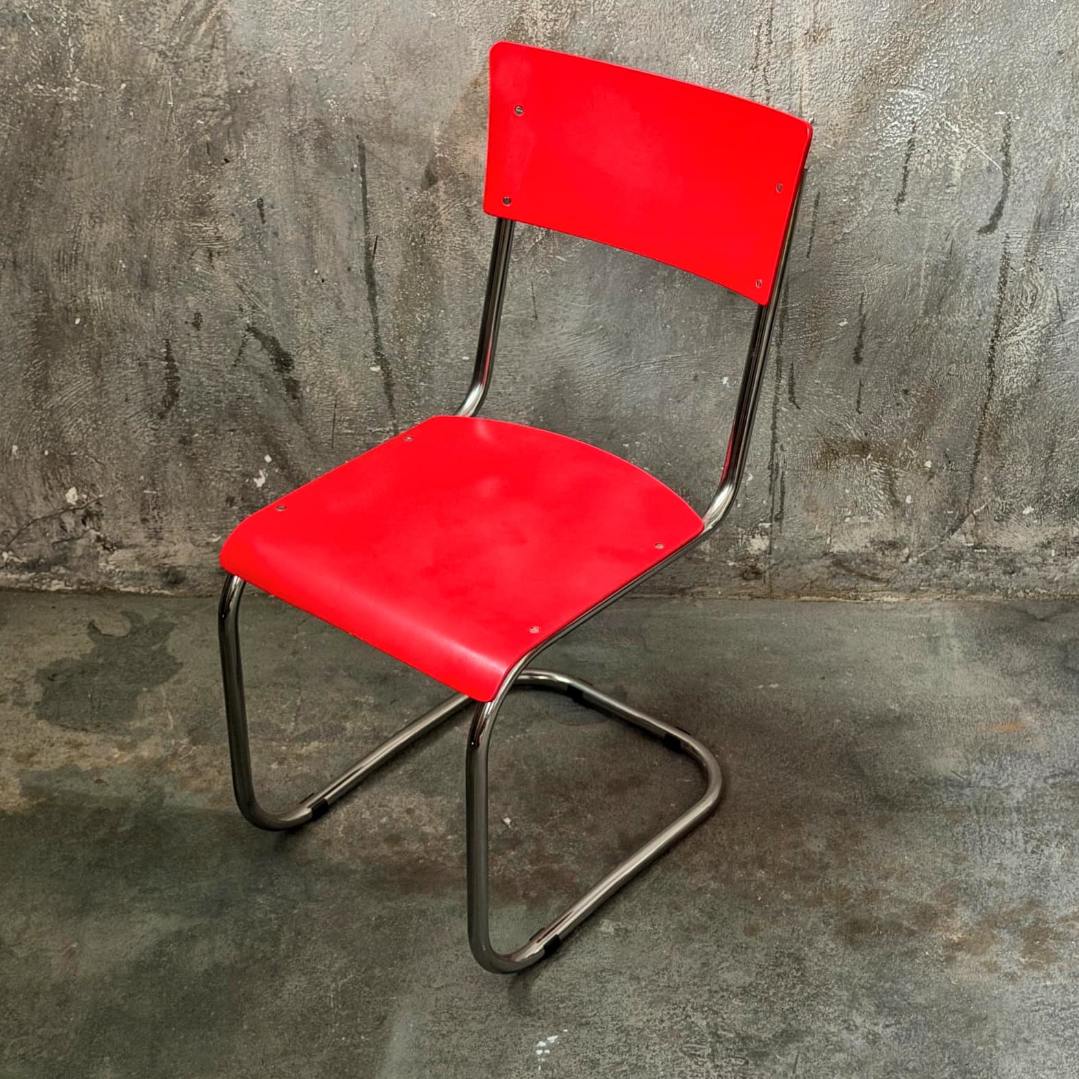 roter Freischwinger Kovona Mart Stam Bauhaus roter Freischwinger Kovona Mart Stam Bauhaus