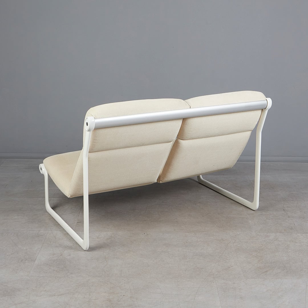 Rückansicht Detailbild Sling Sofa Hannah & Morrison - Knoll International 2er Sofa Rückansicht Detailbild Sling Sofa Hannah & Morrison - Knoll International 2er Sofa
