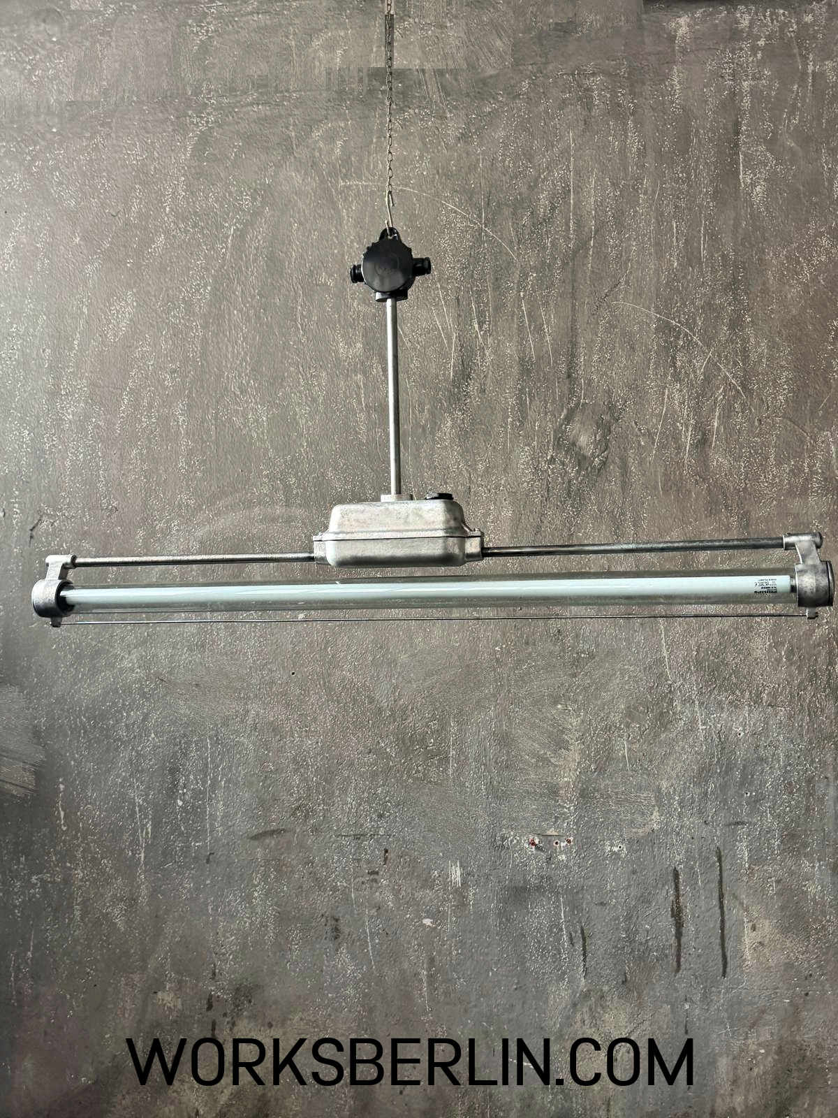Restaurierte Loft Pendelleuchte Neonrohr 840 worksberlin Stil Restaurierte Loft Pendelleuchte Neonrohr 840 worksberlin Stil