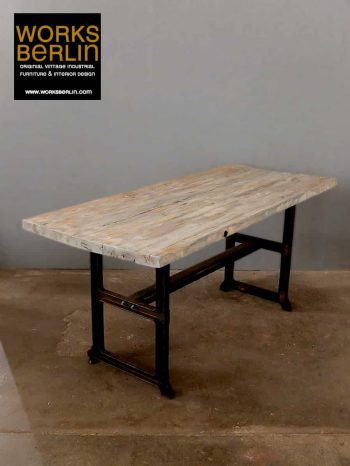 Kurzer Esstisch auf vintage Gestell vintage metalltisch, möbel industriedesign, industrielle möbel, vintage servierwagen, vintage metalltisch