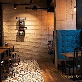 Industriemöbel vintage in einem wiener restaurant