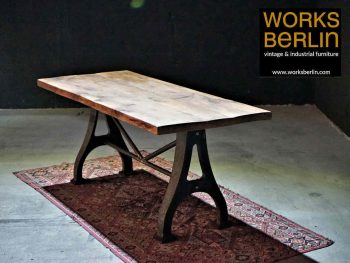 Tisch aus Eichenholz - Industriedesign Möbel Tisch aus Eichenholz - Industriedesign Möbel